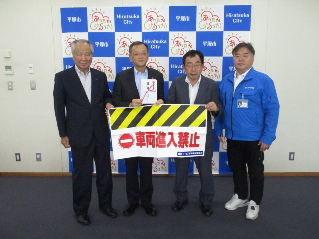 協賛金贈呈写真1