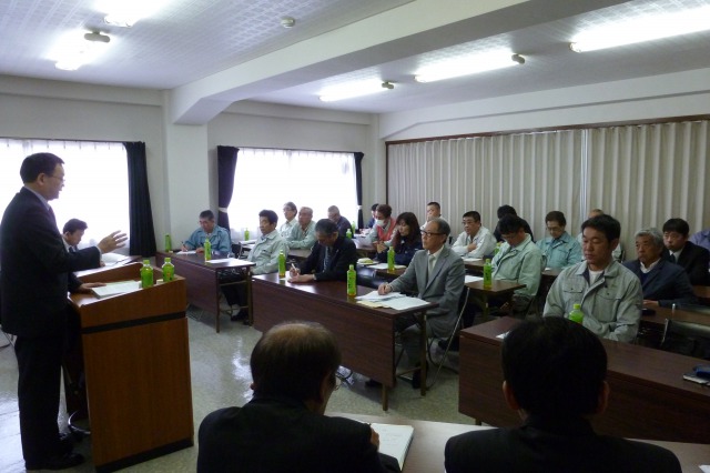 講演写真全体前