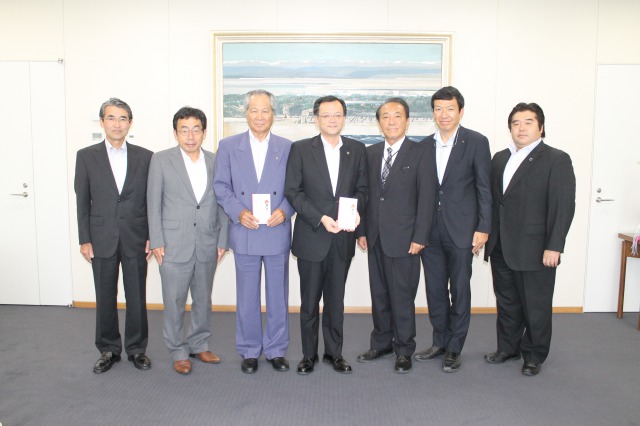 協賛金贈呈写真3