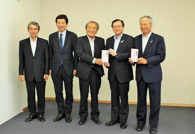 協賛金贈呈写真1