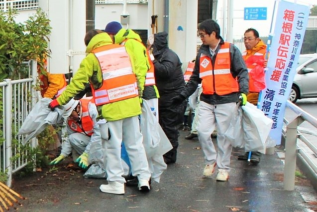 駅伝コース清掃活動写真1