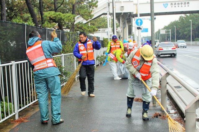 駅伝コース清掃活動写真2